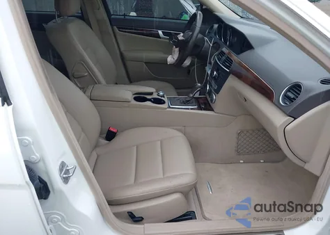 2013 Mercedes-Benz C 300 Luxury 4Matic/Sport 4Matic из США, поврежденный, VIN WDDGF8AB7DR276047